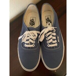 Vans Authentic sneakers in the classic Navy colorway. Size Men 8.5 Women 10.00